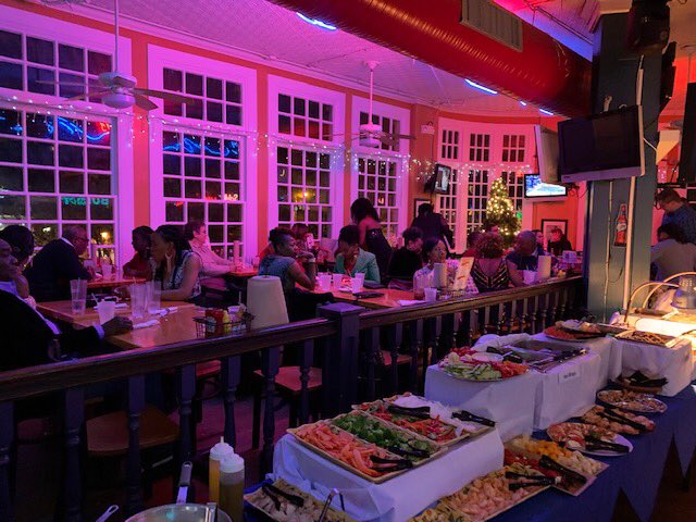 KamaraAntonia's tweet photo. The interaction was great but the food was awesome #SeafoodBuffet #OystersOnTheHalfShell  @BrianConwayTHD @BMO_MET @JoeZuniga1 @staceyjsharp1 https://t.co/4KRPuyUOC2