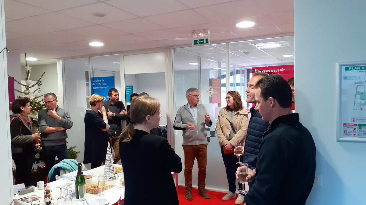 CCMCaulnes's tweet photo. Pot de fin d année à Caulnes.  Merci  à nos professionnels et à nos primo accédants. https://t.co/dGukV6WfSg