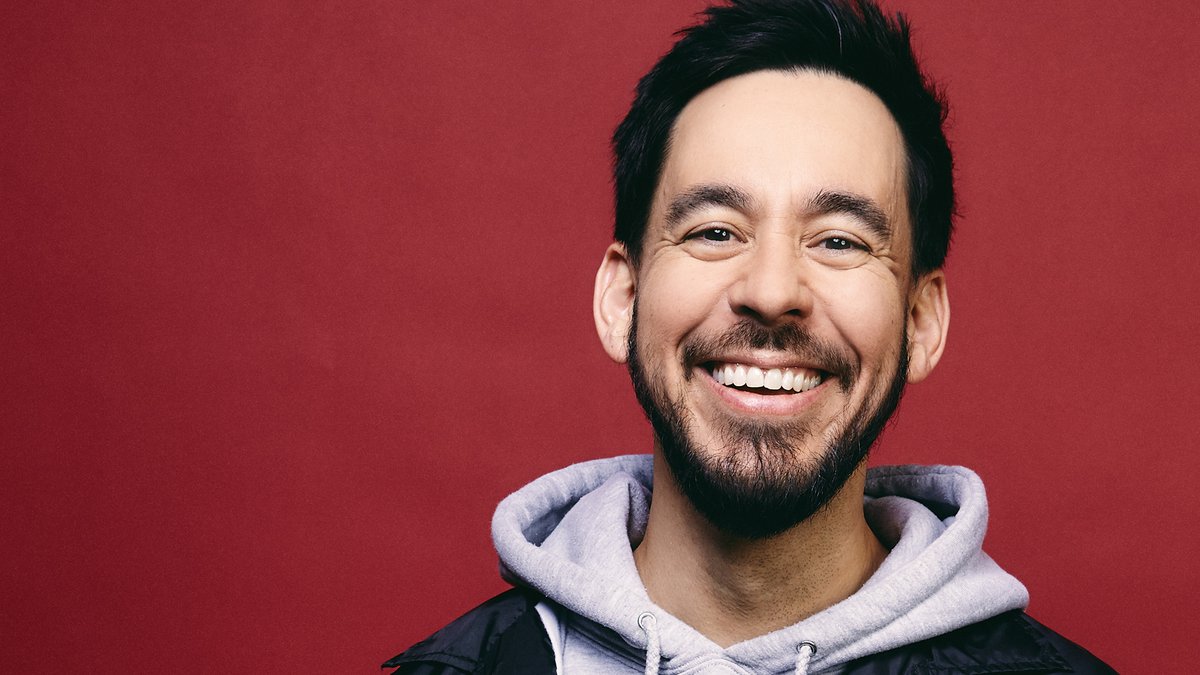 KerrangMagazine's tweet photo. Mike Shinoda has a message for fans going into 2020. https://t.co/qlVOphXPIY https://t.co/KtVok6LN0h
