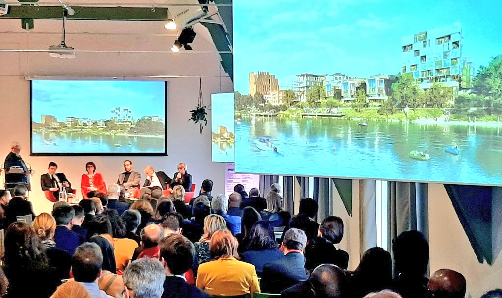 ancRHage tweet media