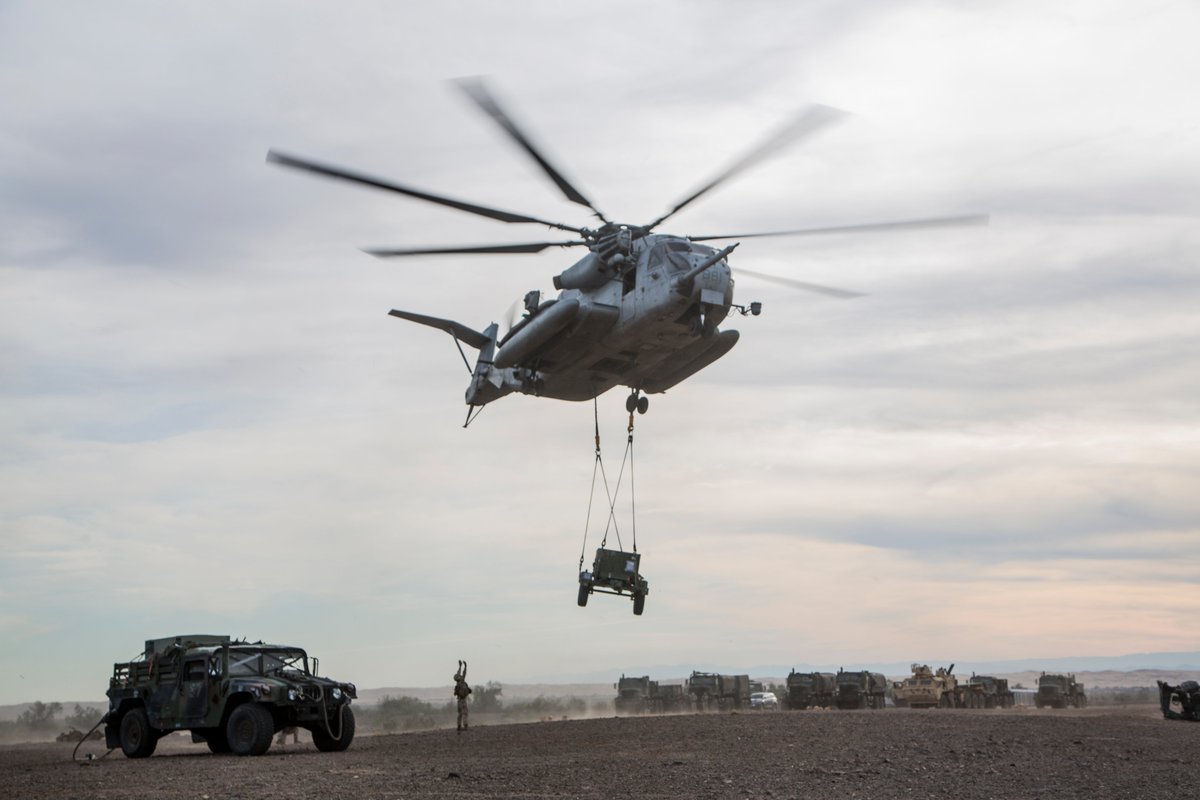 1stMEF's tweet photo. What it Takes to Move a Mountain
In a magnificent display of combat power, @3rdmaw demonstrated its ability to lift a regiment of Marines and their equipment over long distances in a very short period of time! #SteelKnight20
https://t.co/5Hv3AAFXMD https://t.co/2pNux89Pfj