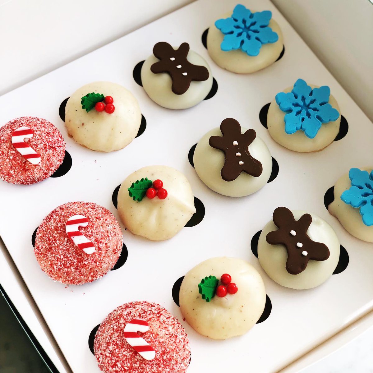 CRAVEHouston's tweet photo. Day 6 of our #12daysofchristmas. Our Holiday mini dozen boxes are $20 when you order online. Who do you still have to shop for?? https://t.co/a3UP45MTOK