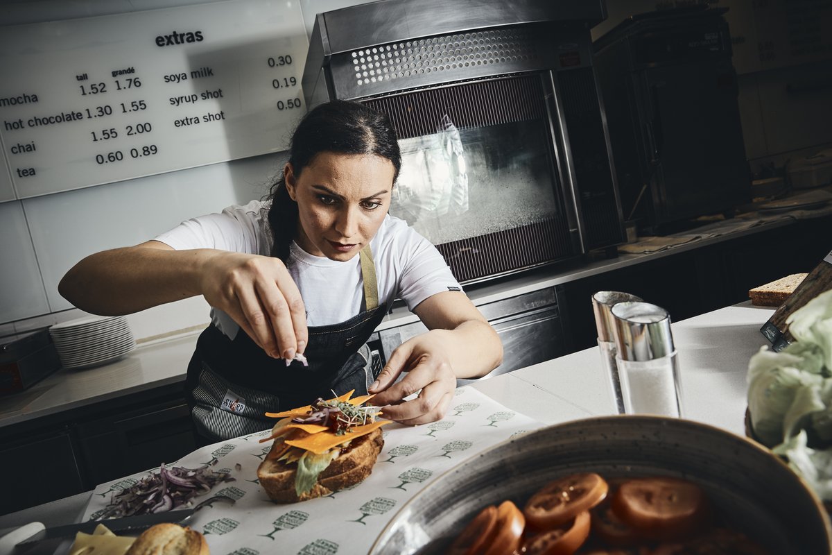 WeAreFoodsmiths's tweet photo. Food Development with Passion &amp; Creativity
Our dedicated team of development chefs ensure our offer is continually refreshed by tracking trends and seeking inspiration from top food innovators. 

https://t.co/fvV5rkhPlH
#WeAreFoodsmiths #Foodsmiths #FoodInnovation #FoodPassion https://t.co/XhQgvpt0cv