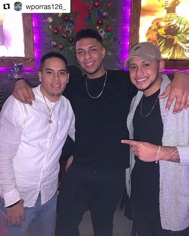 KingsBarNY's tweet photo. #Repost @wporras126_ (@get_repost)
・・・
Chill Staff Party 🎉
#Kings #Bar #Fun #Party #Nigth #Cool #Food #NewYork https://t.co/WpZJWcNqMU