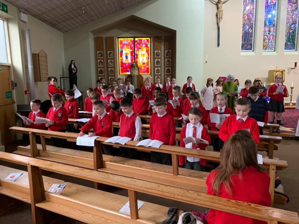 GbnAllSaints's tweet photo. Our Y4/5/6 Christingle practise. The children sang beautifully this morning. We are so proud of you and looking forward to this evening’s service. Well done https://t.co/9iEjkQHhsH