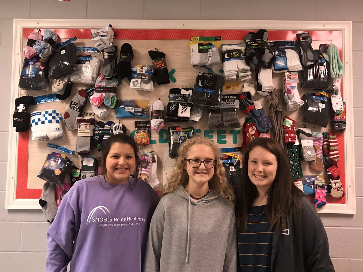 Middle School students truly have the biggest hearts. ❤️ Lexington 7th and 8th graders just donated 339 pairs of socks to @roomintheinn for our Christmas service project. I’m proud of these kids for thinking of others this holiday season. #bearsquad @comitch1487 @Lexington_Bears
