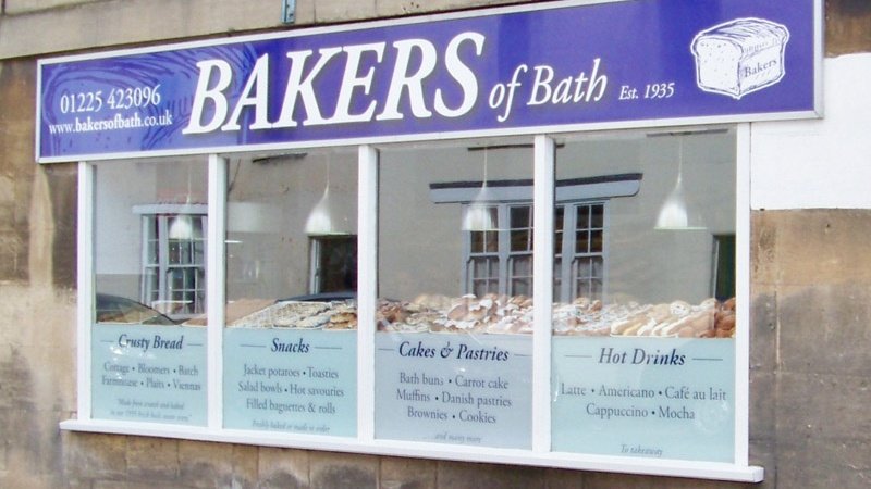 BathCity_FC's tweet image. 🎅🏼FREE🎅🏼: Get along early to Charlie's Bar this evening and enjoy a free mince pie courtesy of Bakers of Bath. It's our last fixture before Christmas, so we're giving it a festive air, including the chance to buy our tasteful black and white Santa hats for just £2. #Romans