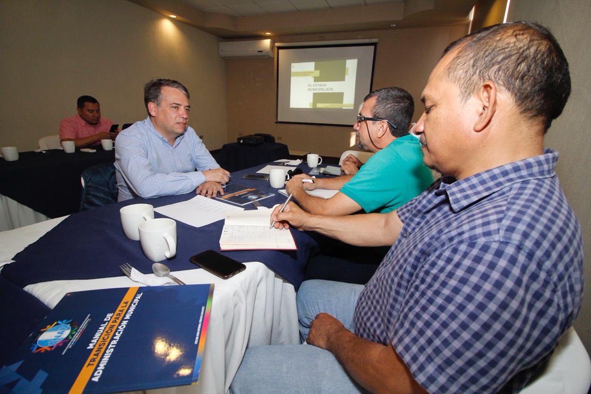 EdwinEscobarGT's tweet photo. Hoy finalizo en Jutiapa una gira que me llevó por los 22 departamentos del país, para reunirme con el poder local y apoyarlos en la construcción de un Estado Municipalista, hemos conversado sobre el proceso de transición y sobre las buenas prácticas municipales #PoderLocalAnam https://t.co/hCdRjtHsa5