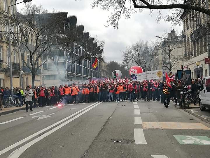 GINISTY11's tweet photo. #manifestation #17decembre2019 #reformedesretraites des amis #ClubD12 #PS â #Paris #grenoble #Bordeaux #Toulouse  beaucoup de monde partout !  #Nonyapasquelescheminots ! CC @JMCambaceres @o_malbranque @HakimaNecib @JaneEstherDray @david_latchimy @marinamalbranqu https://t.co/A2IDMfL5jV
