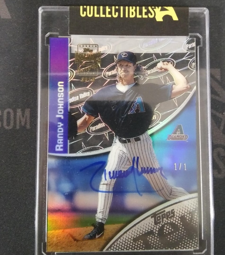 SCCTradingCards's tweet image. Great hit for Craig today inside the SCC Break Room!  From 2019 @Topps High Tek  came this 1 of 1 Autograph of Randy Johnson!  #BigUnit #1of1 #Topps #HighTek #scctradingcards #Dbacks #sccbreakroom