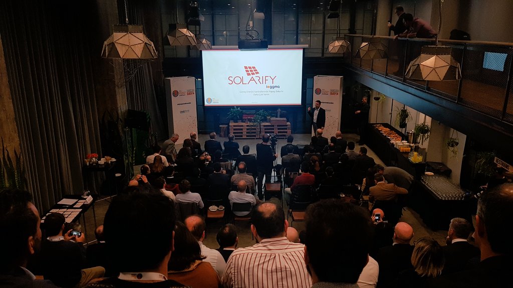 AysunDemirdogen's tweet photo. Mezunlarımız kıymetli 😌 ve takibimizde 🕵️♀️
Eski @nuvege'li, yeni @EGETeknopark
şirketi @loggma_ TEA Inovasyon Programı Demoday'de #güneşpaneli için #yapayzeka çözümü #solarify ile sahnede😎 #girisiminenerjisi https://t.co/zD4KVVukk9