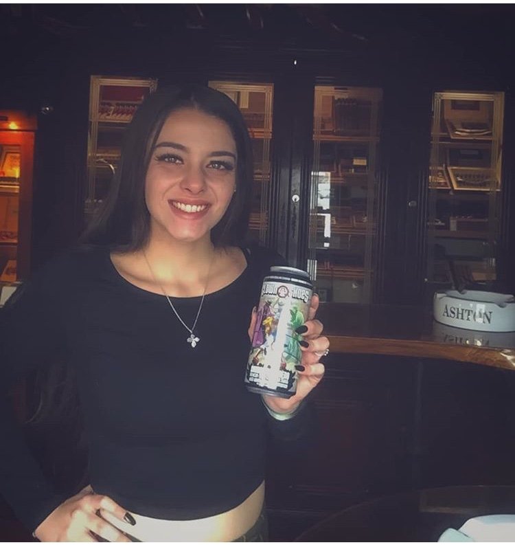 BigHouseTobacco's tweet photo. Spend this chilly day with Franki and a @clownshoesbeer "Churro Sombrero" #chocolatestout #vanillabean #cinnamon #beersofinstagram #beersnob #beerlover #beerporn #beerstagram #cigars #cigarworld #cigarporn #cigarpediem #cigarandwhiskey #beerenthusiast #beerqueen https://t.co/S4fURMd4dK