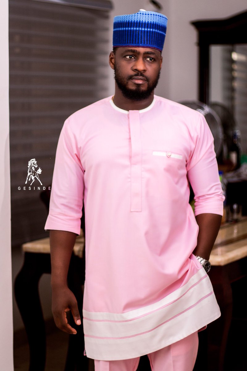 GESINDEOfficial's tweet photo. V O G U E
#whitetrimcollection #GESINDE #Luxury #sophisticated #kaftans #savant #menstyle #fashion #timelessdesigns #timelesspieces #naijaweddings #naijafashion https://t.co/rxPoR6ouS4 https://t.co/6Sjx9k6JMh