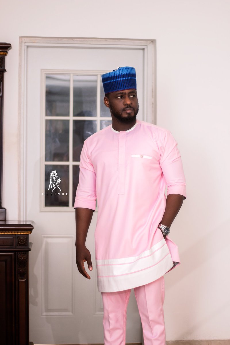GESINDEOfficial's tweet photo. V O G U E
#whitetrimcollection #GESINDE #Luxury #sophisticated #kaftans #savant #menstyle #fashion #timelessdesigns #timelesspieces #naijaweddings #naijafashion https://t.co/rxPoR6ouS4 https://t.co/6Sjx9k6JMh