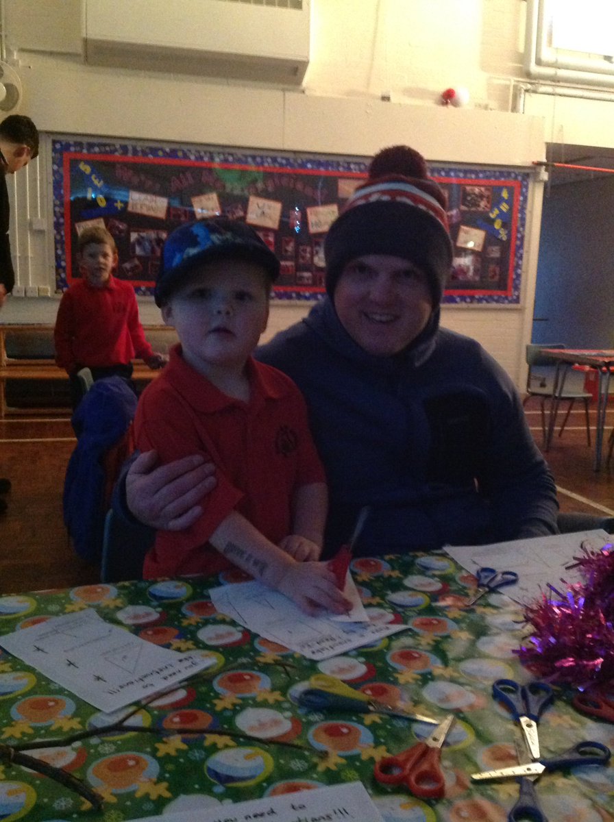 AshKnotty's tweet photo. Lovely to see our Dads getting hands on with our Christmas crafts ✂️📚🎄#lwqm #readinginstructions @ReadingatLLP https://t.co/HWSZORuowi