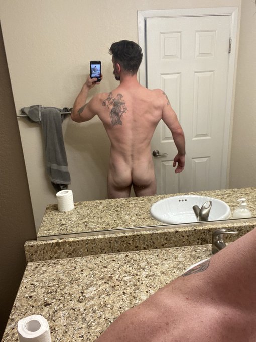 Bubble butt? https://t.co/2BBuA3NmSz