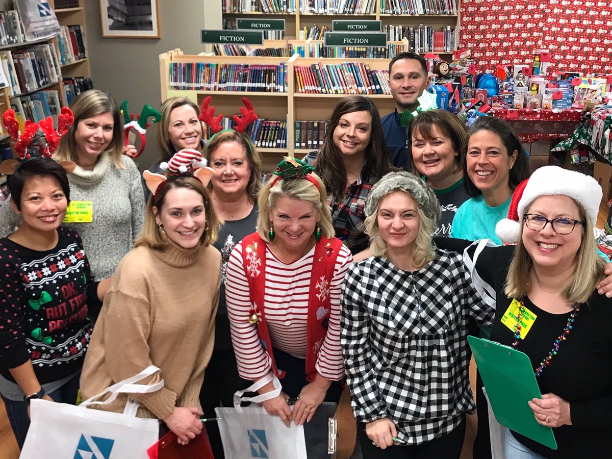 stsebschool's tweet photo. Another great week in the Santa Shop! Thank you to all our wonderful volunteers. https://t.co/cC257J6Wsa