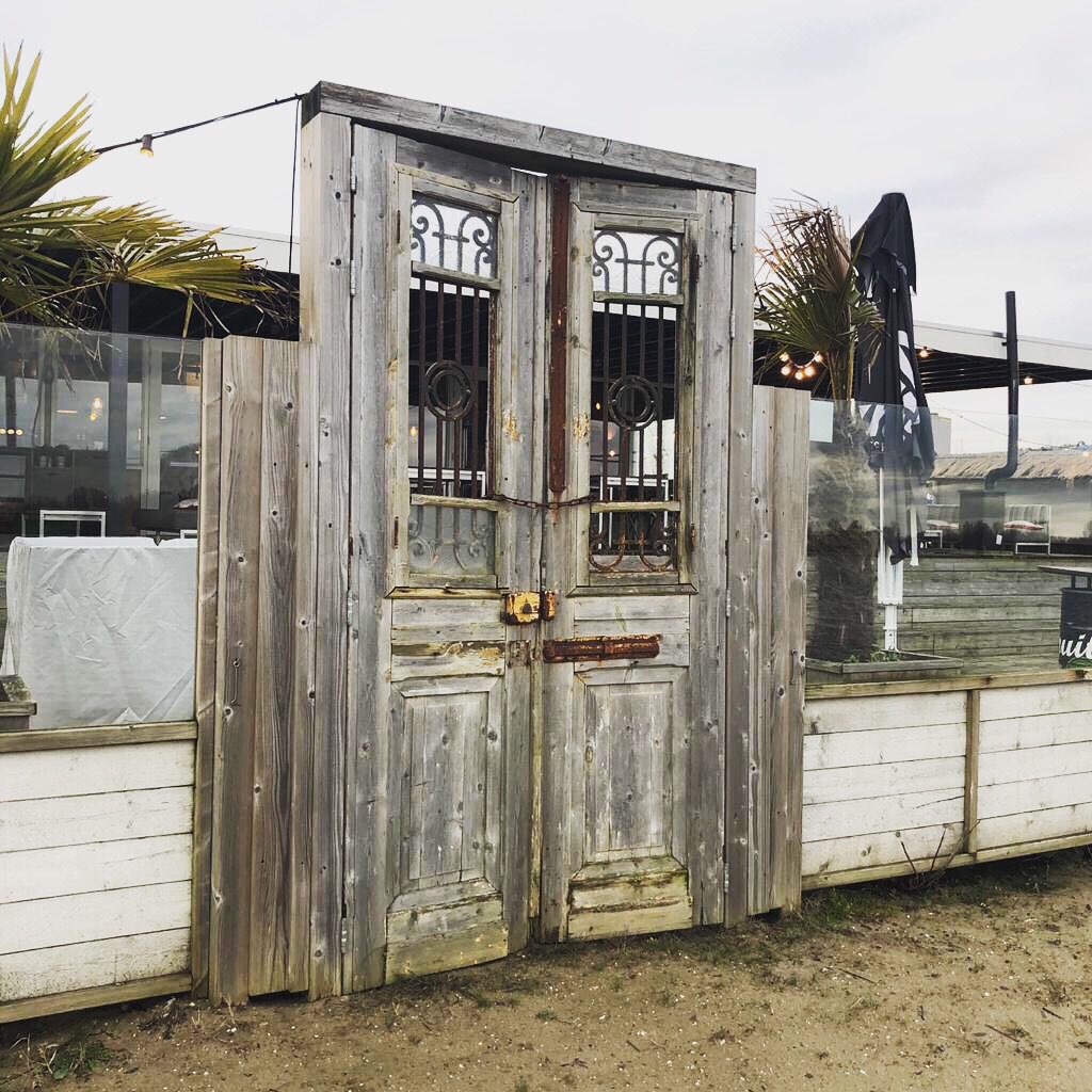 Nieuwe plannen voor het nieuwe jaar uitgewerkt op de plek waar we de eerste editie van LRM lanceerden! #stranddag #onseigenstrand @keywestutrecht #leidscherijnisleuk #klaarvoor2020 #staytuned