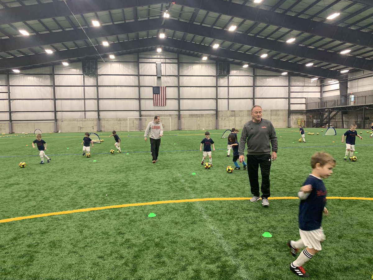 BeadlingSoccer's tweet photo. Last Juniors session of the winter is in the books. Great to have some of our older Beadling girls come out to help. We are proud to have so many player/mentors willing to share their skill and experience with younger players. #beadlingfamily #juniors #PlayitForward https://t.co/gmNPkFg2kF