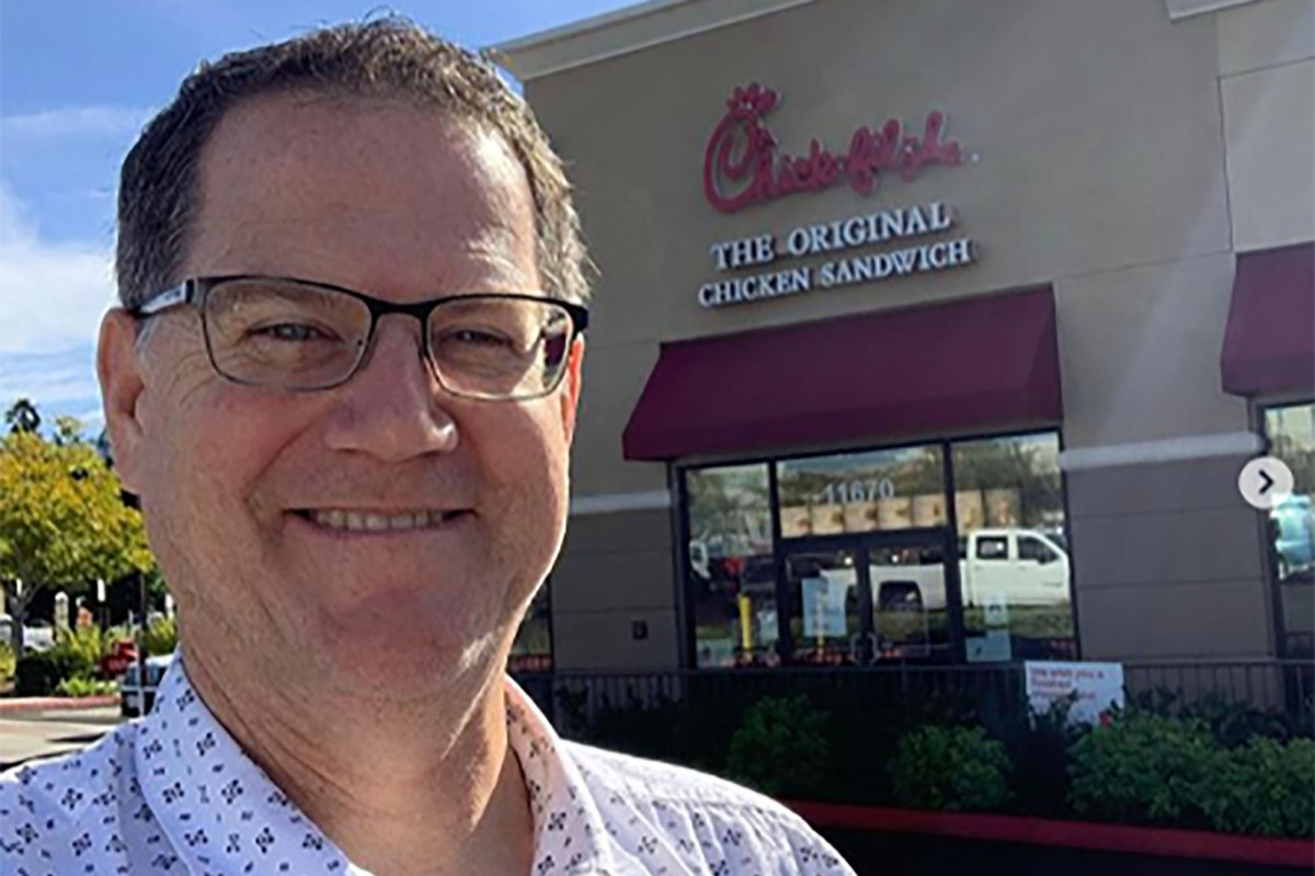 nypost's tweet photo. Man eats Chick-fil-A every day for 114 days to break record https://t.co/UjfvbY29uU https://t.co/0pt6JpA10z