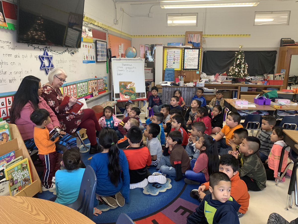 lizzieandkids's tweet photo. So thankful for our special guest reader.  We read "The Christmas Gift El Regalo de Navidad".  #bcpshillcrest #bestatthecrest #thechristmasgift https://t.co/MN9QcRB5L9