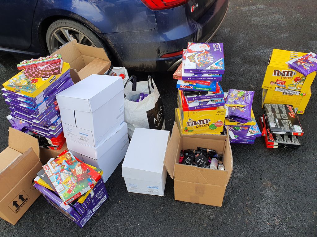 jwwoodgroup's tweet photo. A HUGE volume of Christmas Selection boxes and other donations were dropped off at the #ChesterleStreet #Foodbank this morning. Can we say a massive thanks to all our clients and members of staff who gave so generously. #selectionboxappeal https://t.co/RGrJBJmUGE