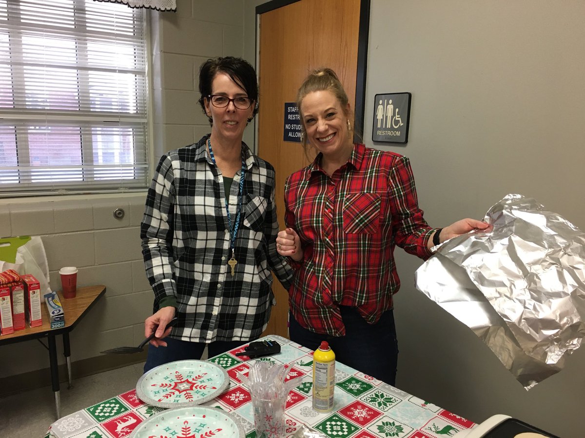 MaryAllenSLP's tweet photo. Our Finch A-team is awesome! The faculty and staff got to enjoy a hot breakfast on a cold morning! Thank you. #finchfalcons  #mymisd https://t.co/iMRcn9OXP0