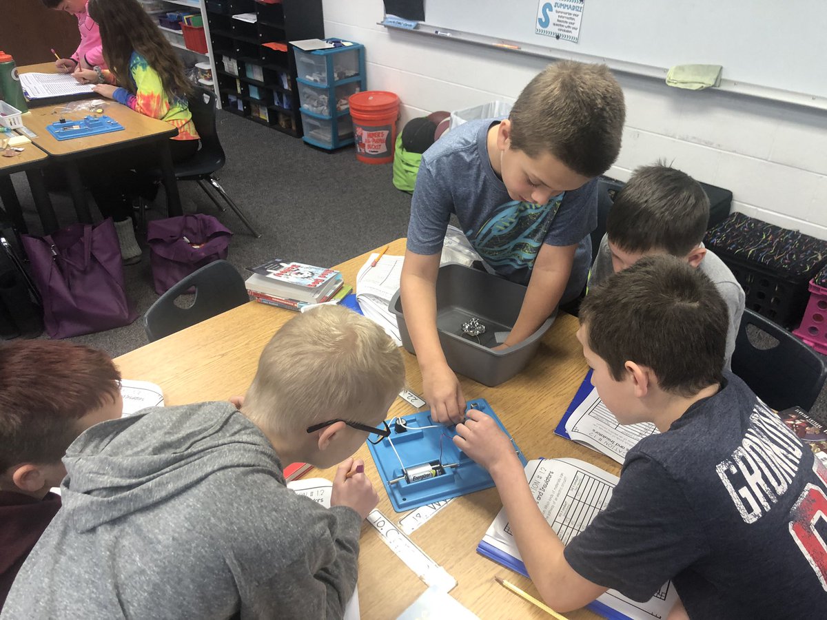 mrslistonclass's tweet photo. Learning about insulators and conductors! https://t.co/NNa52gxRUa