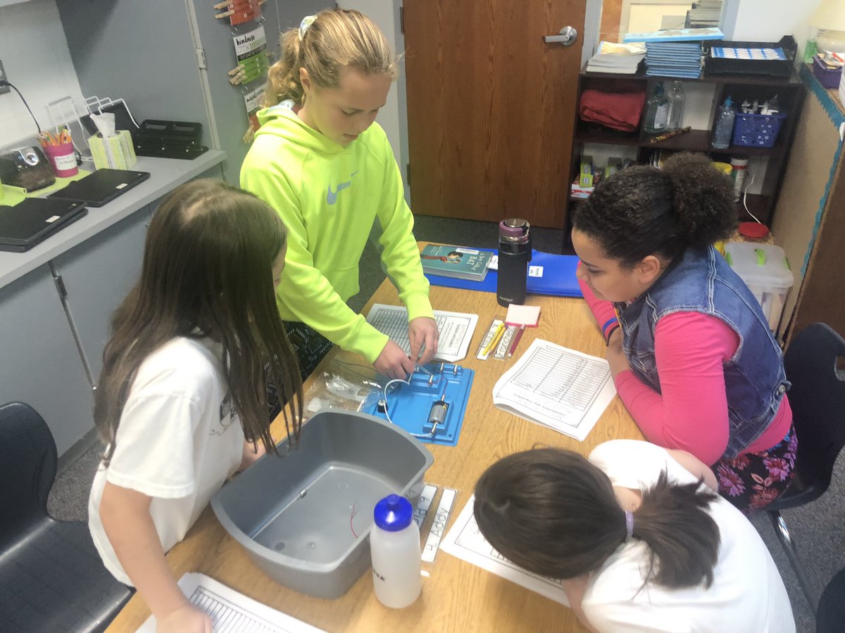 mrslistonclass's tweet photo. Learning about insulators and conductors! https://t.co/NNa52gxRUa