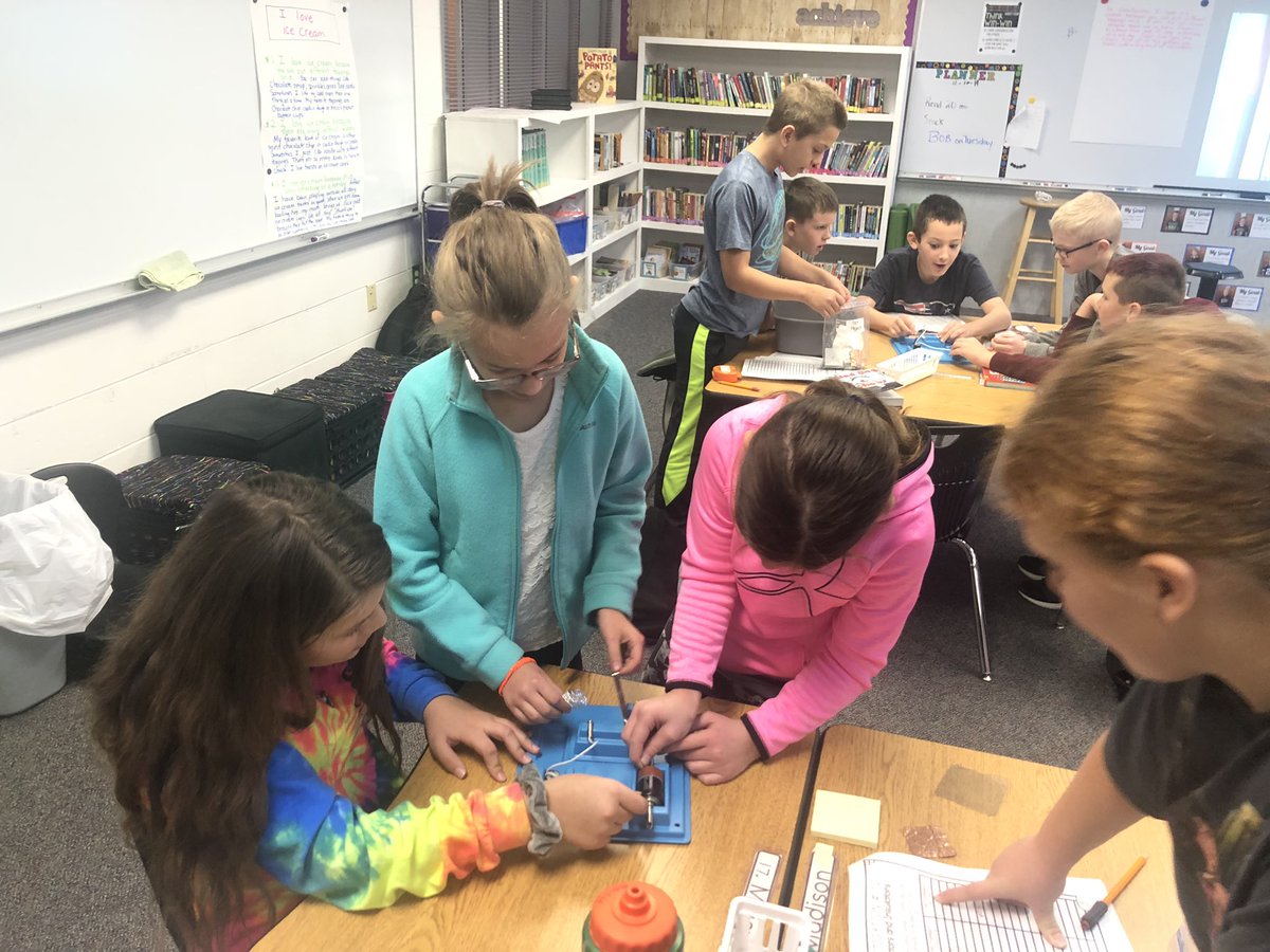 mrslistonclass's tweet photo. Learning about insulators and conductors! https://t.co/NNa52gxRUa