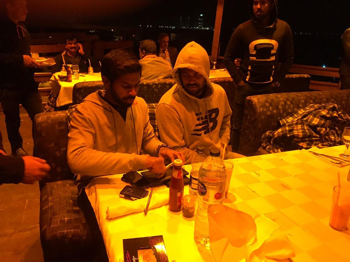 sarekheldotcom's tweet photo. Sri Lanka team had dinner at Do Darya Karachi
#SareKhel #PCB #PAKvSL #Pakistan #PakistanZindabad #Karachi #SriLanka https://t.co/7X1vzIxz6C