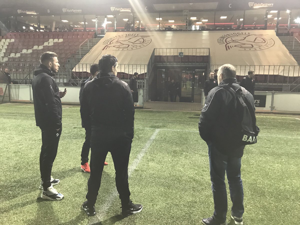 1Stedoco's tweet photo. We zijn aangekomen. Eerst veld even inspecteren. #TOTOKNVBbeker #ijsste https://t.co/CaNpWpw4of