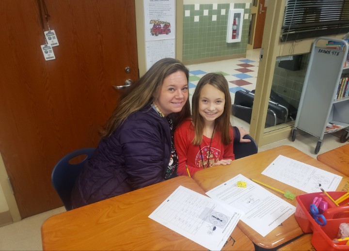 CedarLaneAppo's tweet photo. Our families and their students were engaged in math activities/games in Ms. Brown's 4th grade class! #EdShowcase #CLEleaders #AppoSchools https://t.co/eiMwwdha3Q