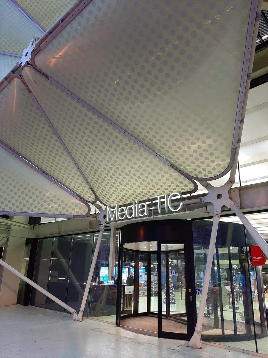 VassalloDigital's tweet image. Hoy toca #DigitalToolkit ➡️ Herramientas para la gestión del #PlanDeMarketingDigital con @mandomando en @elcibernarium @barcelonactiva Awesome 🔝😉