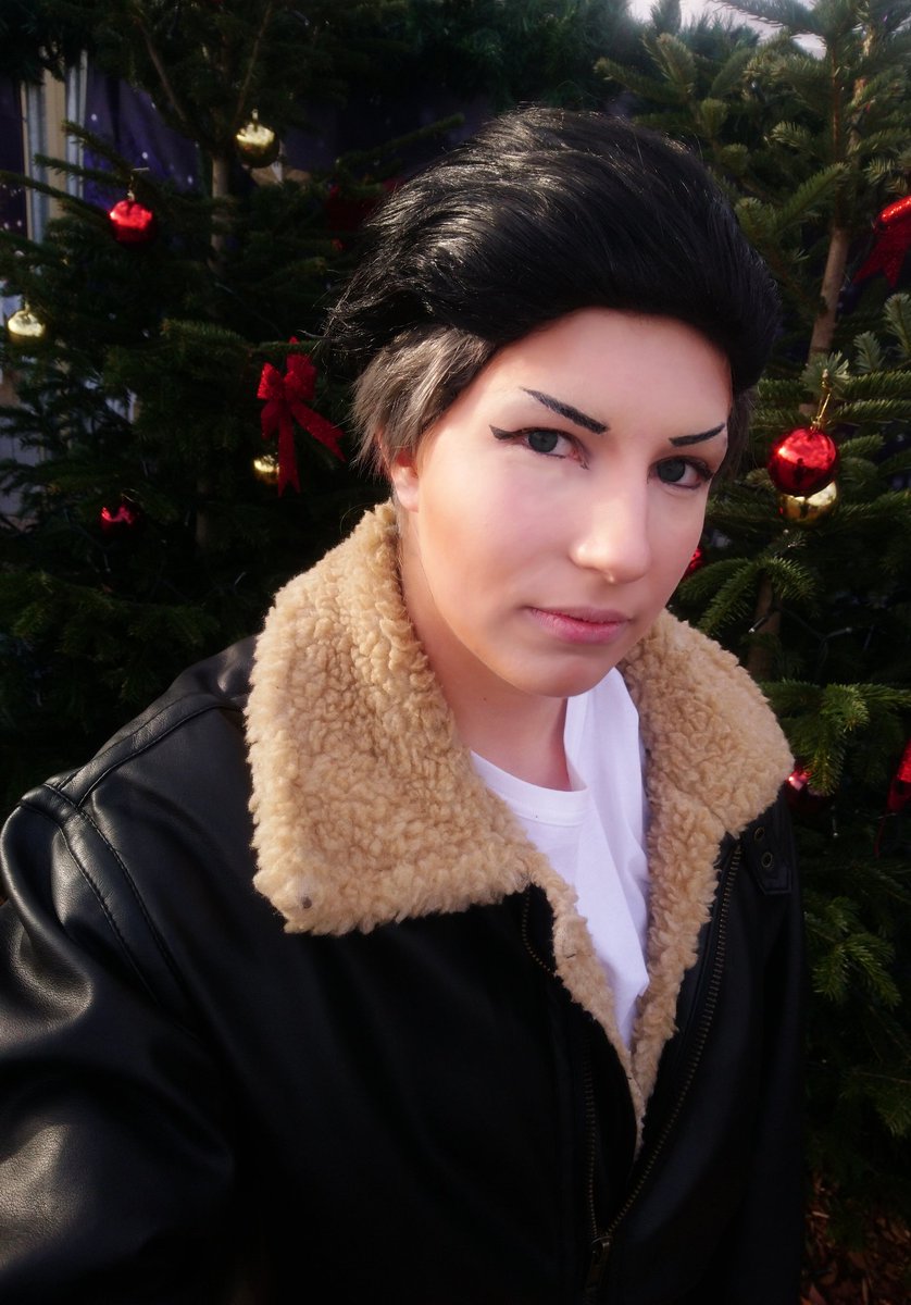 Es geht weiter mit Nessa. 
Aktuell spielt sie noch Gott Yato in unserem laufenden Stück, als nächstes wird sie als Otabek Altin die Bühne aufheizen.