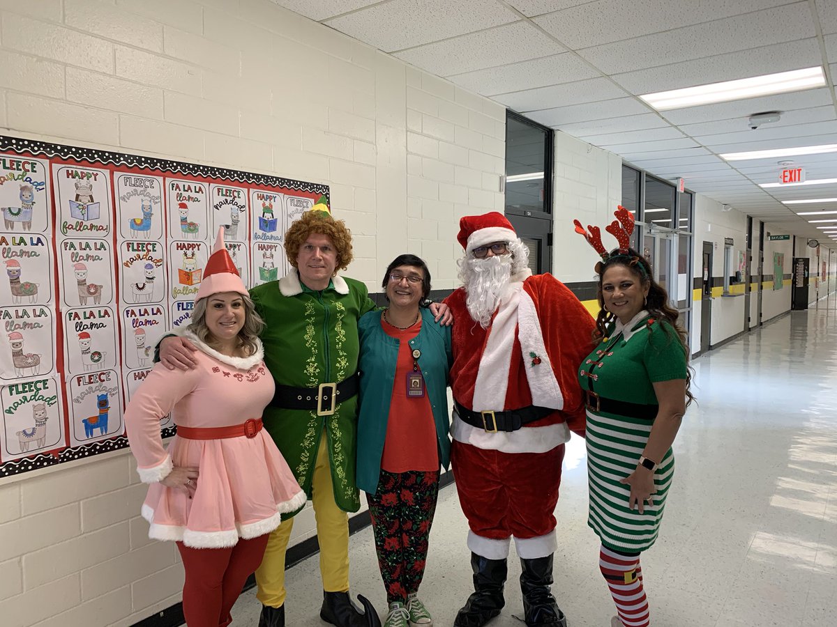 eisd_PEIMS's tweet photo. Spreading the Cheer at Brentwood STEAM Academy!   #eisd_it  @EISDTechDir  @jettkim  @rfoster1011  @EISD_MDT @ebeniflah2002  @brenfig79 @Brentwood_STEAM https://t.co/A8HFaTrq5A