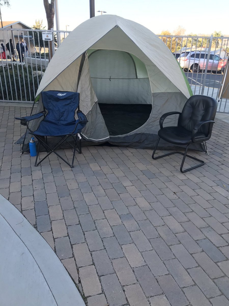 SSDPepperDrive's tweet photo. Mr. Hooks is camping out for a day to celebrate exceeding our food drive goal for Santee Santas. S’mores with winning classes and story time at the campsite! #coldestmorningoftheyear @SSDKristin @drsmpierce #santeesd https://t.co/SUcwQpFH42