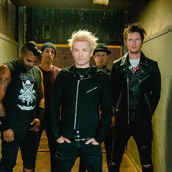 TONIGHT / <a href="/Sum41/">Sum 41</a> takes our stage with <a href="/Broadside_/">Broadside</a>! Doors are at 6pm &amp; only a fewwwww tickets remain here: bit.ly/2rY42Rr