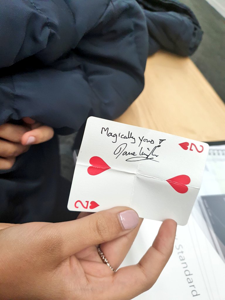 ajavestro's tweet photo. #MASC2019 Plenary speaker @ProfDaveLeigh sharing a little bit of science inspiration &amp; magic with #AvestroGroup final yr BSc project student Ruhee @ChemistryatYork #MolMatYork 😊 https://t.co/IQucv1FfNE