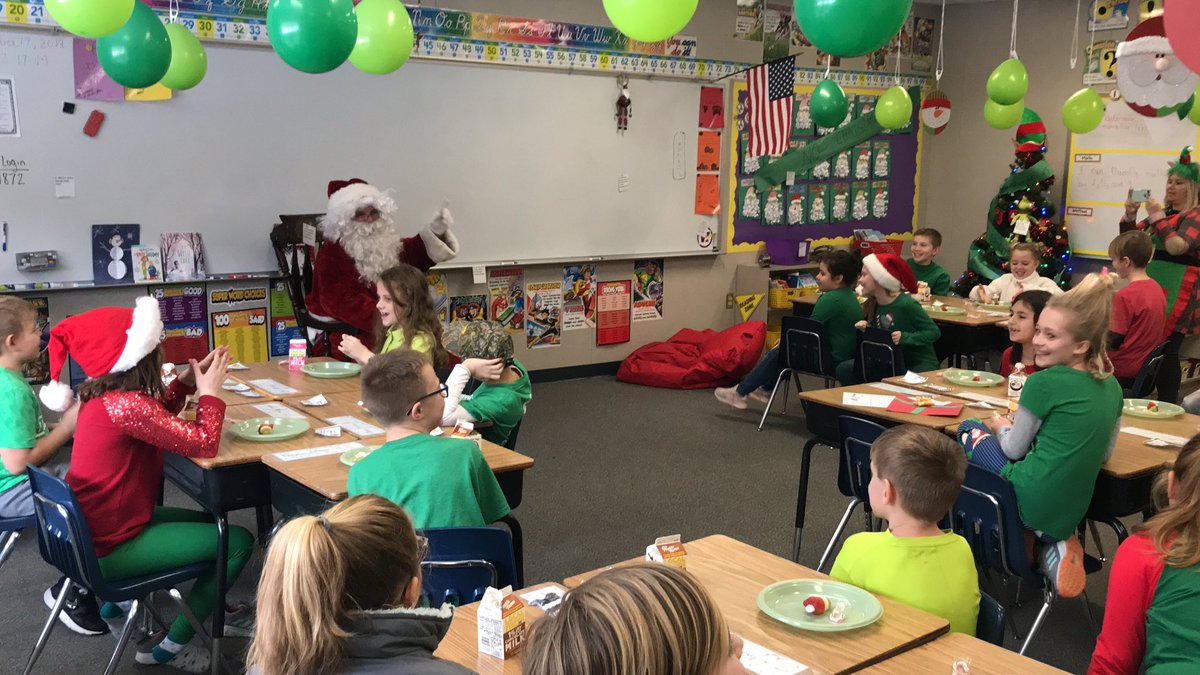 SES_thirdgrade's tweet photo. We had an extra special visitor this morning, SANTA!!!#bulletpride #connectses https://t.co/INrGucbhGL