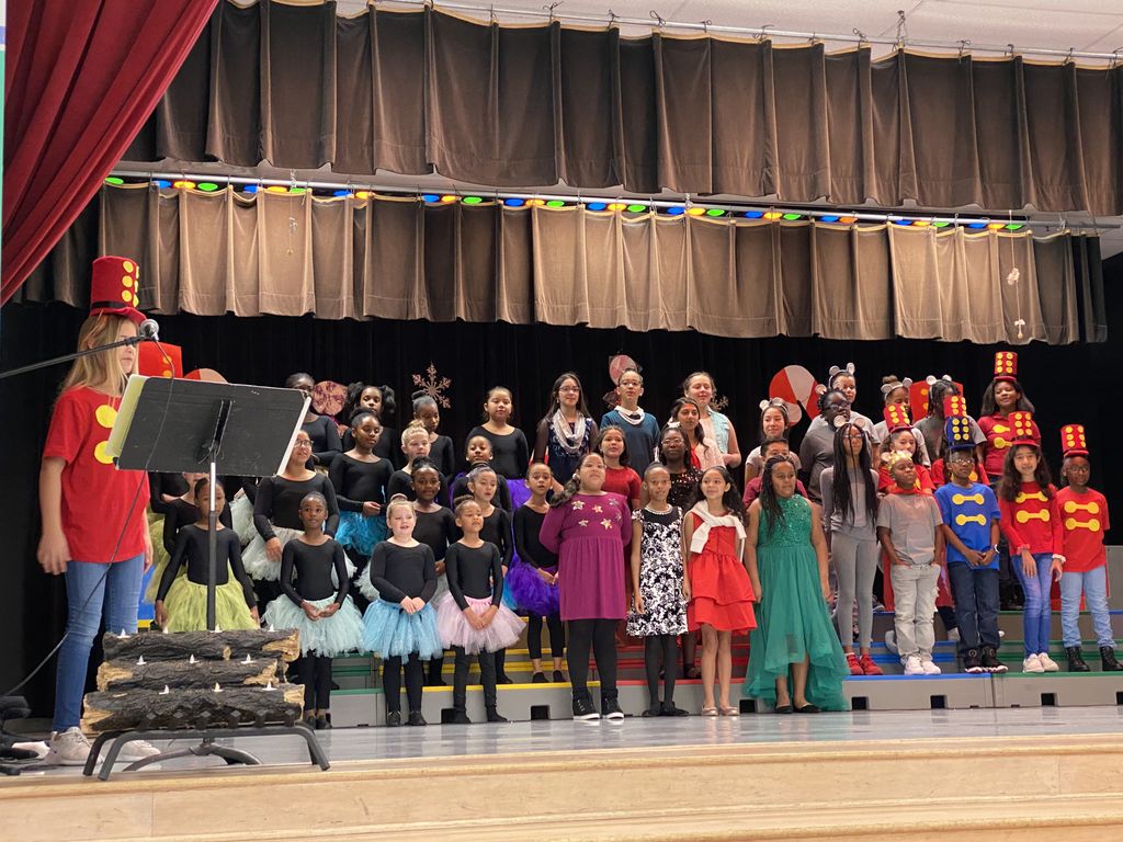 JeterElem's tweet photo. DJE proudly presents the Nutcracker! Our actors, singers, and dancers did an incredible job! They told the story of the Nutcracker through song and dance and we are so proud of them!! #JaguarPride #PawsUp 🐾 https://t.co/Wc43tLEc3a