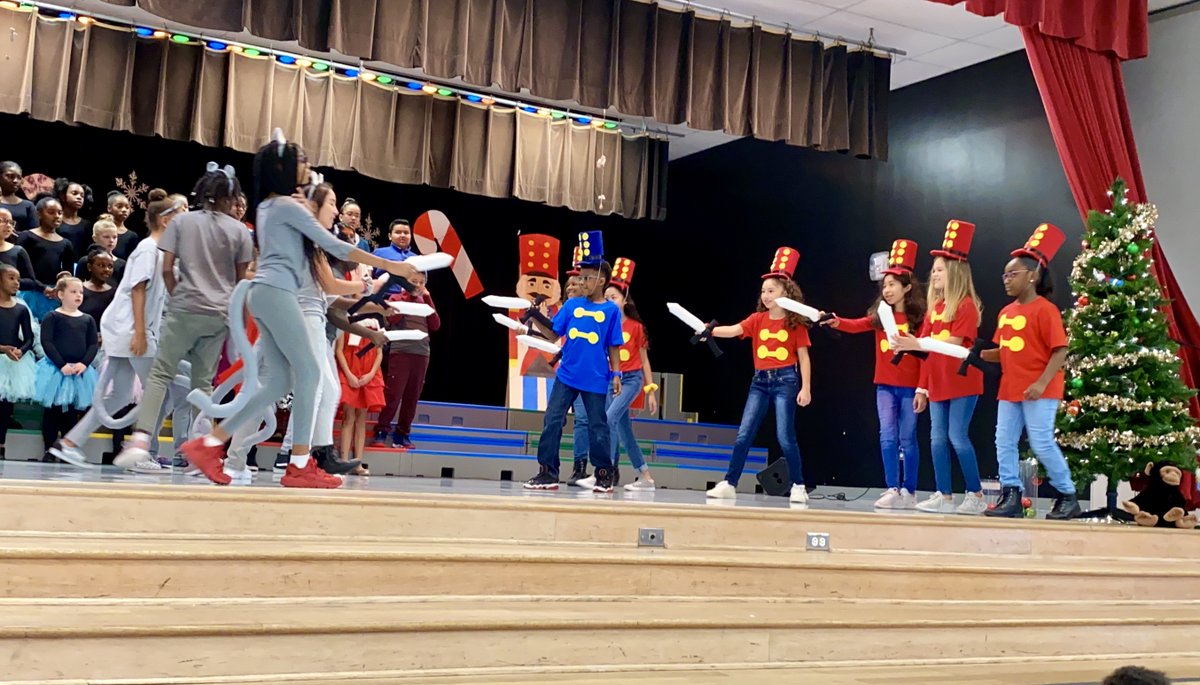 JeterElem's tweet photo. DJE proudly presents the Nutcracker! Our actors, singers, and dancers did an incredible job! They told the story of the Nutcracker through song and dance and we are so proud of them!! #JaguarPride #PawsUp 🐾 https://t.co/Wc43tLEc3a