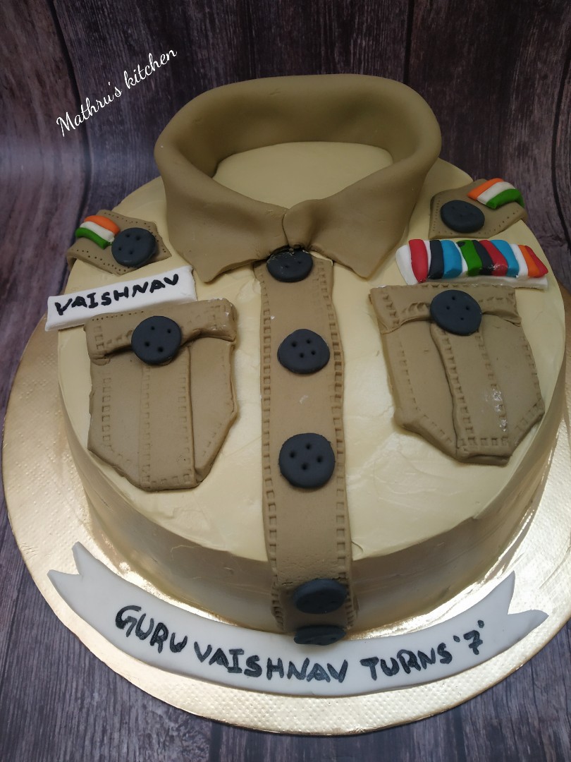 DeviprasadSD's tweet photo. Exclusive #policecake made for #guruvaishnav 's birthday...Many more happy returns of the day Vaishnav...Hope you celebrated joyfully with your most awaited lovely themed cake...πππ
Thank you for choosing #MathrusKitchen...πππ https://t.co/VAzQpobaS9