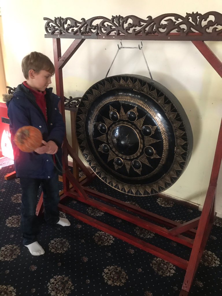 TerraceRoad's tweet photo. The Peace Pals were invited to visit a Buddhist Thai Temple today where they learnt the story of the Buddha, the monks traditions and even had a go on the gong! #trppm #trppv #trpre @PeaceMala https://t.co/qelnRTygH4