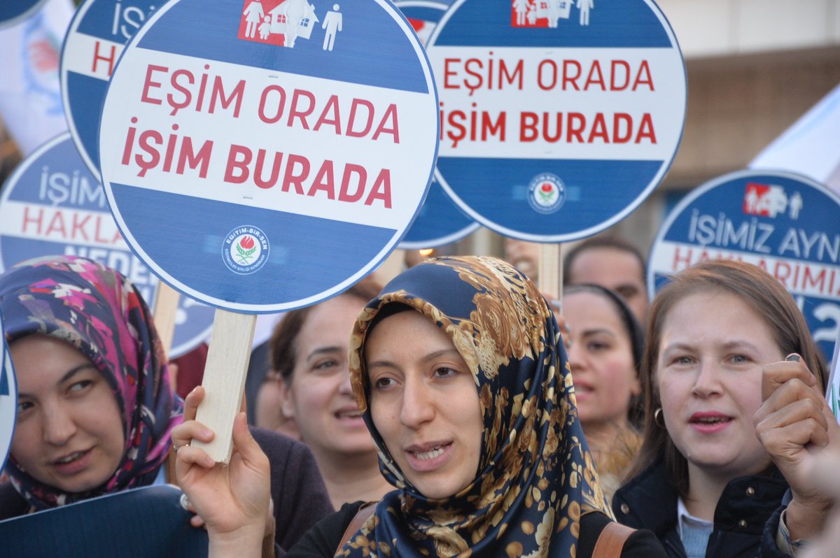 _aliyalcin_'s tweet photo. Kamuda #Sözleşmeli çalışanlar için eşit özlük hakları, sözleşmeli memura kadro talebi ve acil olarak “Sözleşmeli Öğretmenlere Şubat’ta Eş Durumu Tayini”  için Şırnak’tan seslendik.  #SözleşmeliMüjdeBekliyor https://t.co/8tkDCsgb3j