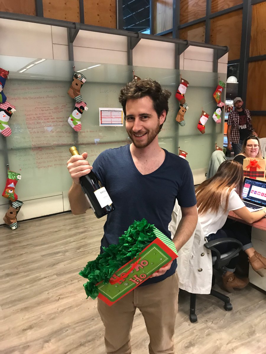 Celebramos nuestro Amigo Invisible en Ogilvy Costa Rica #ogilvy #gift #friends 🥰