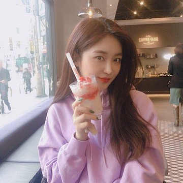 EVERGLOW_Fr's tweet photo. 『 INSTAGRAM ✧ 171219 』
⤷ everglow_0321 🇫🇷
« J'aime les fraises 🍓
#JePorte #UneTenue #Couleur🍇 #EnBuvant #UneBoisson #Fruitée #Goût🍓 »
______
#Maiu https://t.co/H60j95qW0i