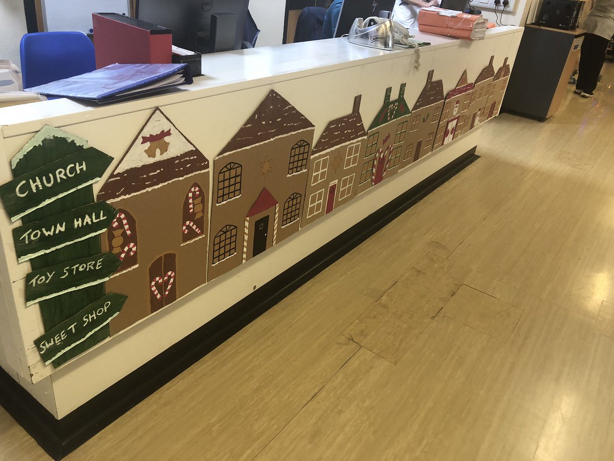 ntpsousa's tweet photo. Christmas decorations up on #PyecombeWard @BSUH_NHS @AcuteFloorPRH https://t.co/gIFYHe7pOX