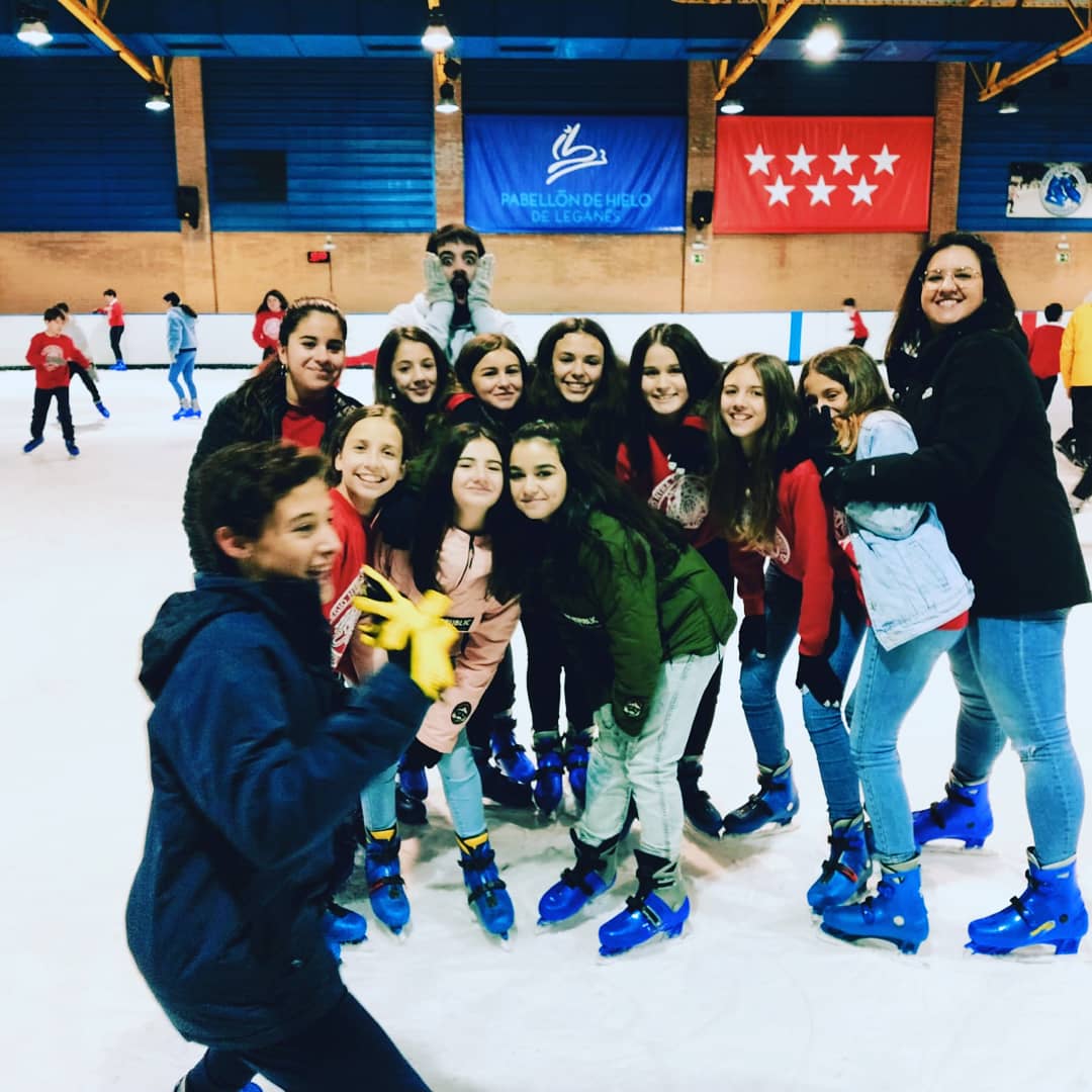 infantes_toledo's tweet photo. Los alumnos de 2° ESO han pasado la mañana patinando y disfrutando en el Pabellón de Hielo de Leganés. ⛸⛸⛄
Gracias a Dios, todos han vuelto sanos y salvos. 🙏😊👏💪
#SomosInfantes #Secundaria #navidadiscomming🎄 #CreandoFARP https://t.co/MAU88Tw3ib