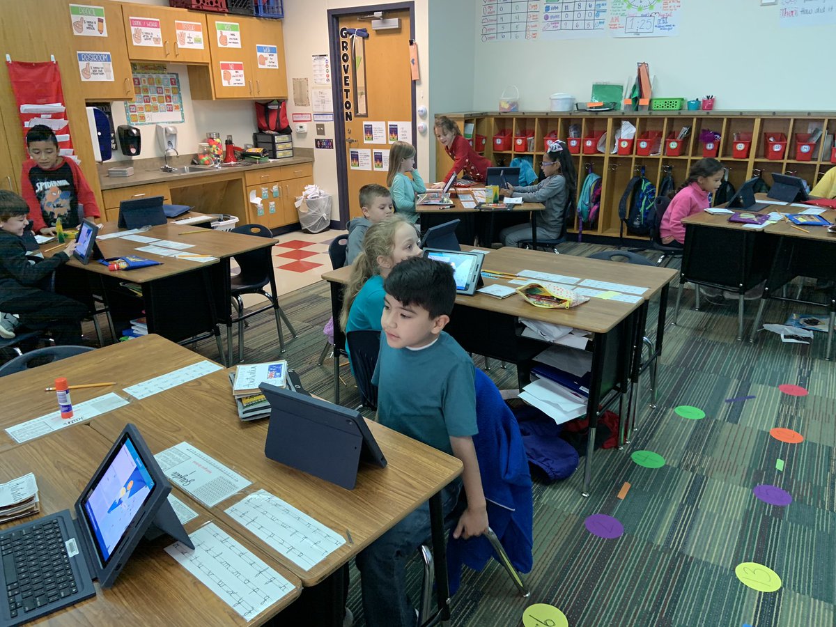MrsGutierrezCCE's tweet photo. Playing Time to Climb with @MrsYose and @ChristinePyron class to review what we learned about the holiday in Australia! #CCE12Days https://t.co/z5ikbNtSRH